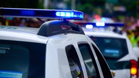 Полицаи заплашени с нож от охранител в Горна Оряховица 