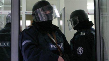 Спецакция в Басейнова дирекция – Пловдив, има задържани 