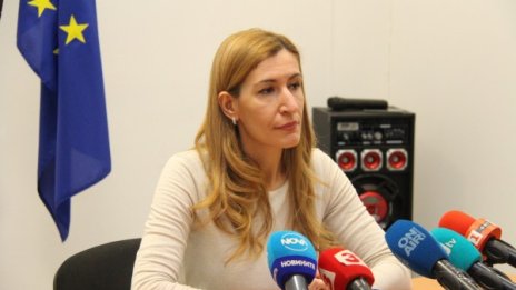 Ангелкова: Туристи ще възстановят средствата си, ако не пътуват