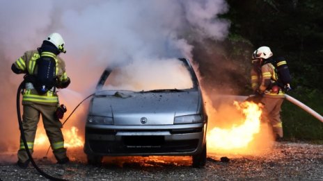 Задържаха заподзрян за умишлен палеж на сервиз за гуми във Варна 