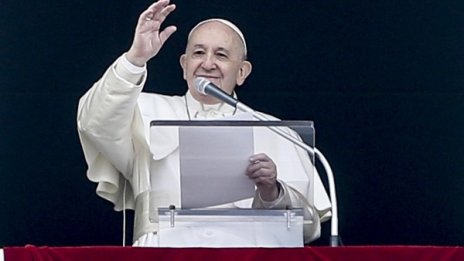 Тестът показа: Франциск не е болен от новия вирус