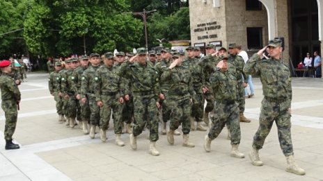 Рязко скача възрастта за новите военни, армията набира и 40-годишни