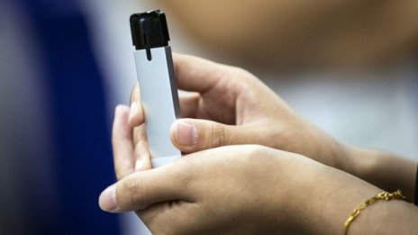 Агенцията по Обществено здраве на Англия: Е-цигарите са по-безопасни от обикновените