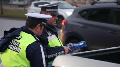  Цвете вместо фиш, полицаите в Пловдив с жест към дамите 