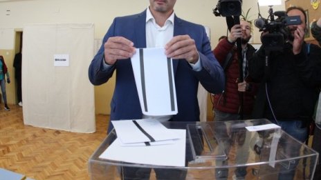 Не една, а две седмици между двата тура на изборите иска ЦИК 