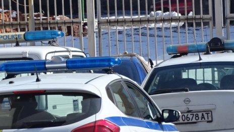 Заловиха 19-годишен, ограбил злато от жена в дома й