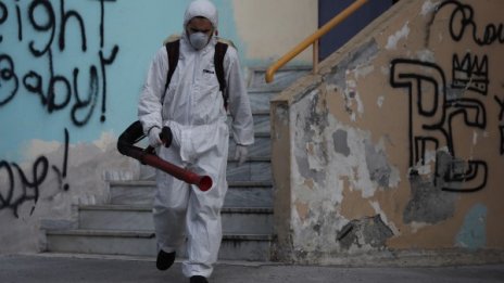Гърция затвори училищата си за две седмици 