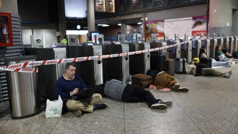 Шантаж, човешка грешка, кибератака: Каква е причината за енергийния срив в Европа?