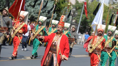 Османската династия ще съди турчин, живеещ в САЩ, представящ се за османски принц
