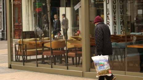 Времето днес: Дъждовете спират, показва се слънце