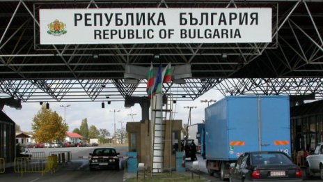 Спипаха турчин при опит да изнесе 250 000 защитни маски