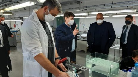 Борисов от Враца: За два дни ще се направят 1900 защитни облекла 