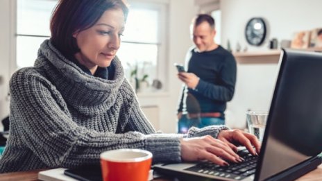 Как да работите от вкъщи с половинката си без да се изпокарате