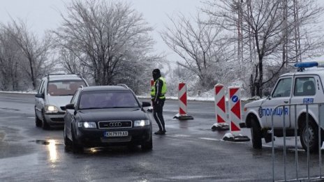Отсрочката свърши, от днес пътуване само със служебна бележка