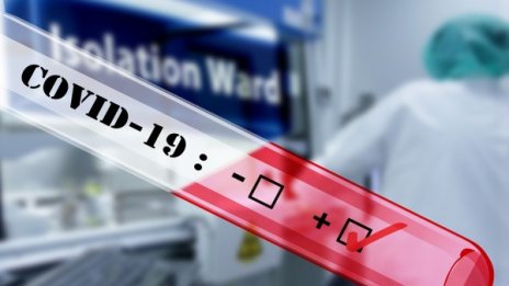 Исландец се зарази с две вариации на COVID-19 