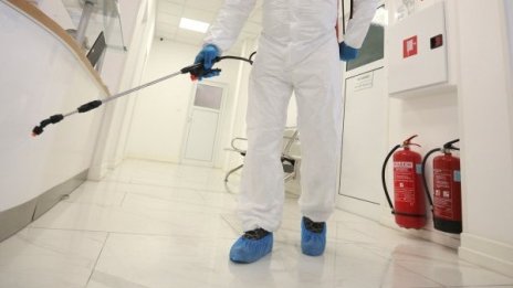 Дезинфекция в подлези, спирките на градския транспорт 