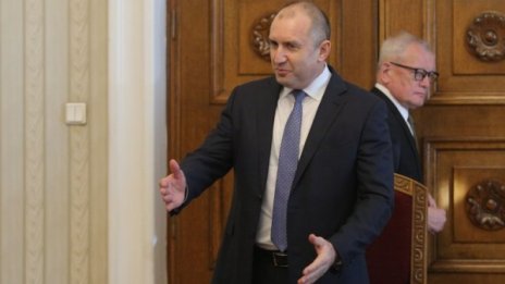 Радев: Вярвам, че скоро отново ще аплодираме артистите