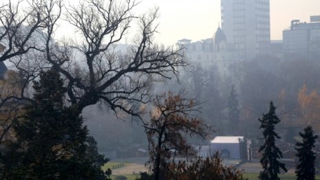 Застудява: Очакват се валежи, в четвъртък и от сняг