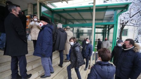 Половината проби на депутатите за COVID-19 - отрицателни