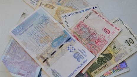 Предлагат еднократната помощ за първокласници пак да е 250 лв.