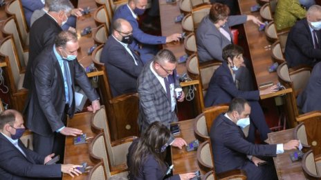 Министрите без заплати - Конституцията не позволявала!