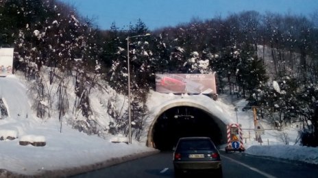 Ремонт ще затрудни движението в тунел "Траянови врата"
