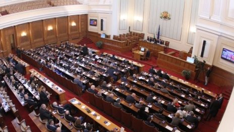 Караянчева свиква извънредно заседание на НС на 14 април