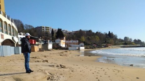 Морски бури "изядоха" Южния плаж в Несебър