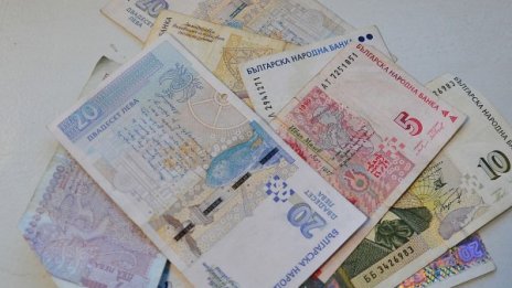 375 лв. за родители - какви са условията за помощта?