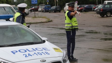 Спипаха пиян и неправоспособен, подкарал крадена кола