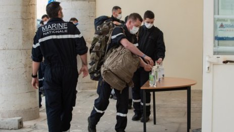 Стотици заразени моряци на борда на френски самолетоносач