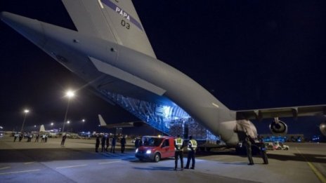 Пристигна първата пратка медицински материали от Китай