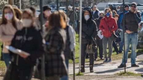 КНСБ отчете съкращения в 13% наблюдавани фирми