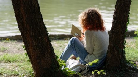 Топ 4 зодии, които обичат да четат книги