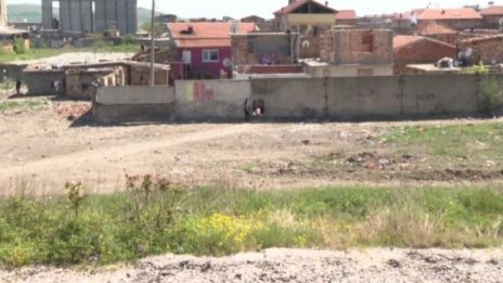 Дупки в бетона срещу карантината в Сливен 