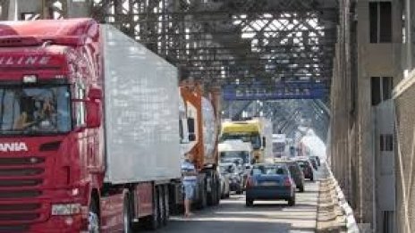Заради протест движението в района на Дунав мост е затруднено