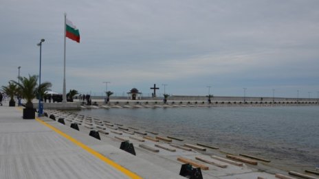 Без паяк за туристите в Поморие, градът ги чака от юли