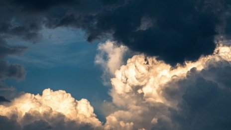 Времето днес: Валежи от дъжд и значителна облачност 