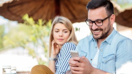 Знаците, че той се оглежда за нещо по-добро, докато е с вас 