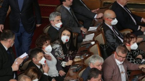 Депутатите обсъждат мерките срещу коронавируса след 13 май