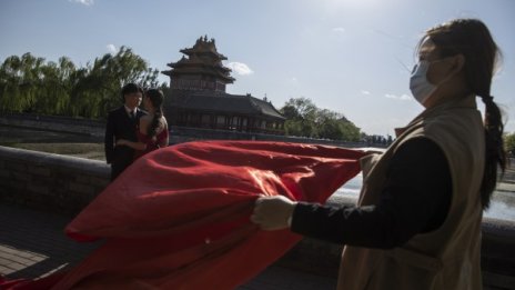 100 хиляди китайци празнуваха сватба онлайн 