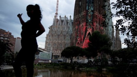 Колапсът на AirBnB заради коронавируса връща градовете на жителите им