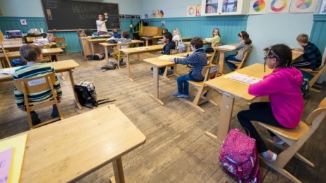 Облекчение и безпокойство: Къде и как в Европа отварят училищата 