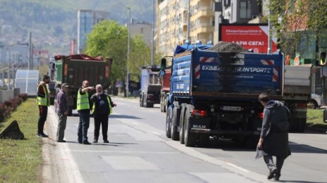 От утре се възстановява движението по бул. "България" 