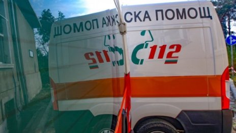 Тумба роми с палки и ножове нападнаха мъж с бебе на ръце 