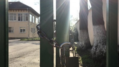 Детските градини отварят от 22 май, държавата апелира: Останете вкъщи!