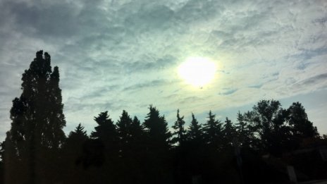 Времето утре: Дъжд, гръмотевици, все още топло
