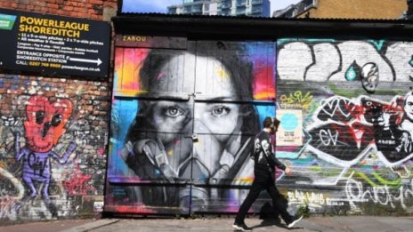 Великобритания плаща заплати на около 10 млн. служители