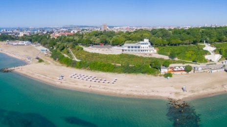 Концерт от прозорците на общината в Бургас на 24 чай