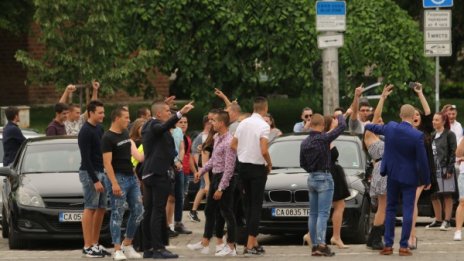 Засилен трафик и полицейски акции днес, ще се следят и абитуриентите
